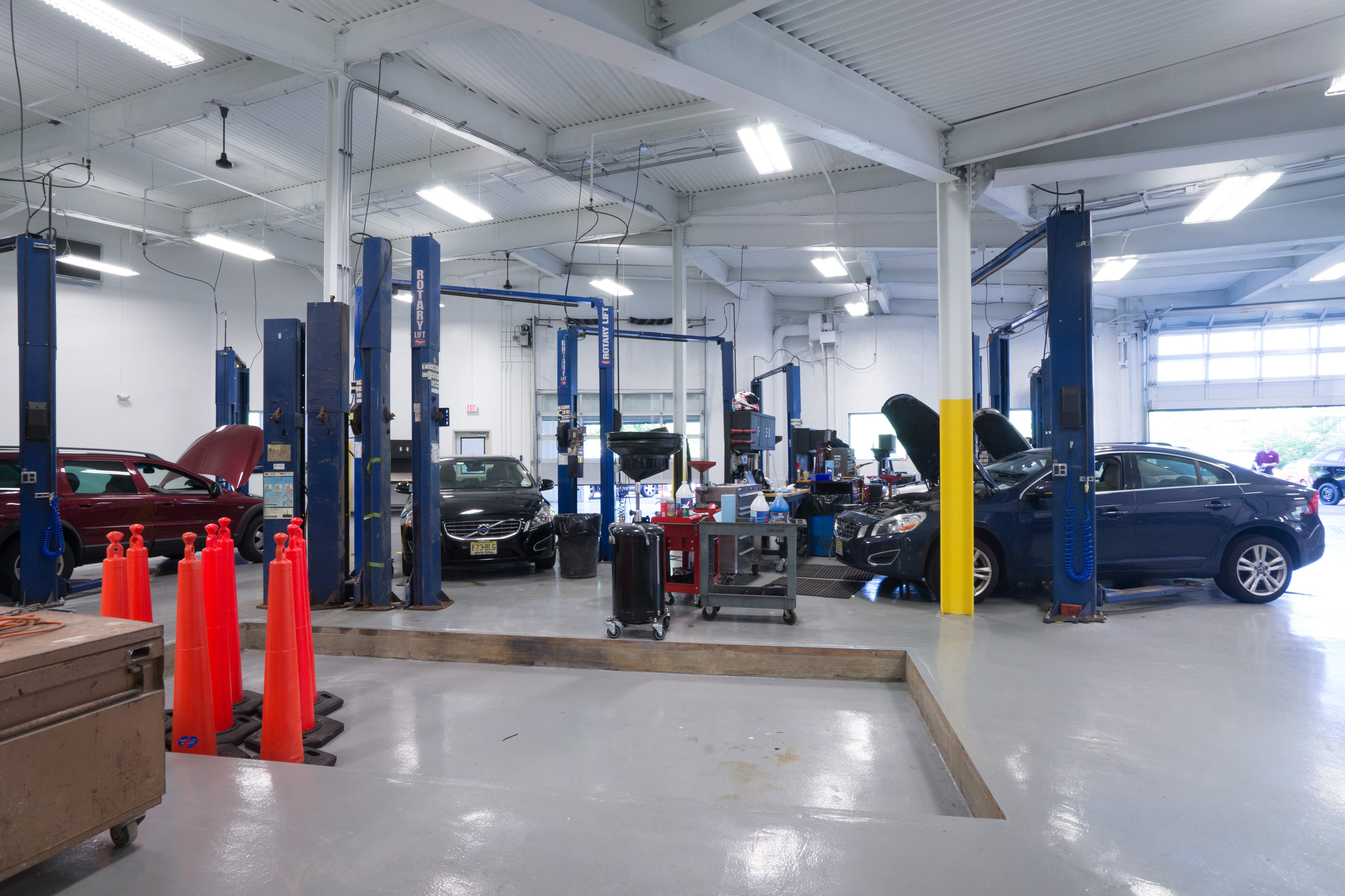Hollister Construction completes car dealership renovation